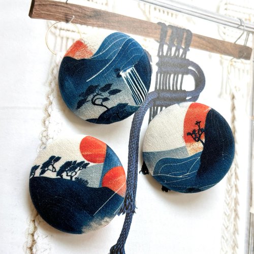 3 gros boutons recouvert en tissu montagne japonais bleu 3.8 cm