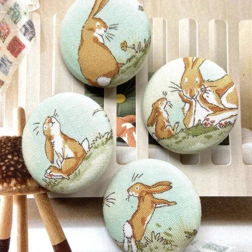 4 gros boutons recouvert en tissu devine combien je t'aime lapin vert 3.8 cm