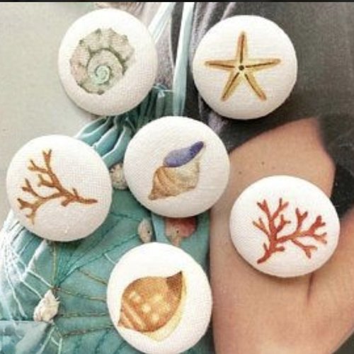 6 boutons recouvert en tissu la mer plage coquillage blanc cassé 2.8 cm