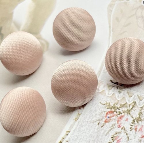 5 boutons recouvert en tissu satin costume robe de mariée mariage rose nude clair
