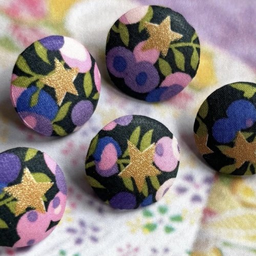 5 boutons recouvert en tissu liberty of london fleur etoile noir violet 2 cm
