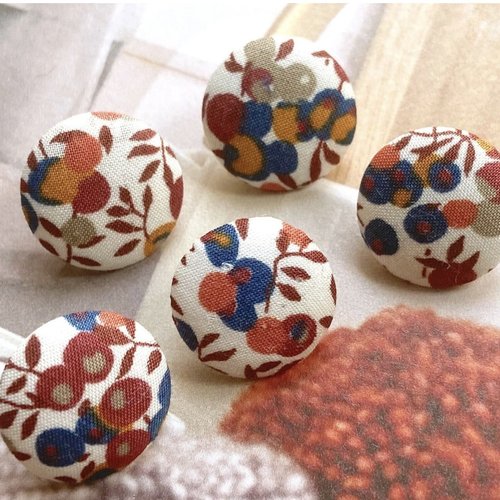 5 boutons recouvert en tissu liberty of london fleur marron bleu 2 cm