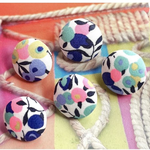 5 boutons recouvert en tissu liberty of london fleur bleu jaune rose 2 cm