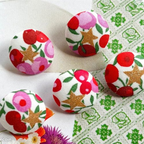 5 boutons recouvert en tissu liberty of london fleur etoile rouge rose blanc 2 cm