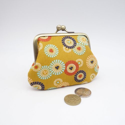 Petit porte-monnaie à fermoir en métal retro, éventails japonais sur fond jaune, deux sections contrastées pour cartes et espè