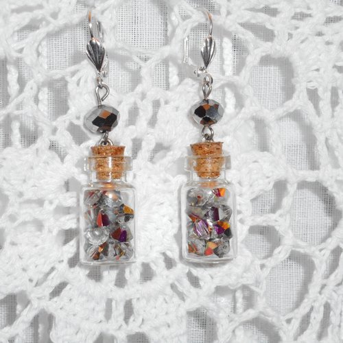 Boucles d'oreilles fiole avec petites perles en verre métallisées irisées et hématites 