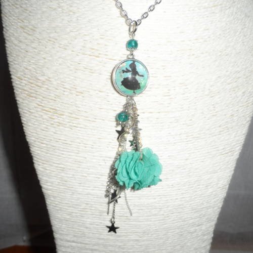 Collier cabochon petite fée de noël avec pendants et fleur turquoise 
