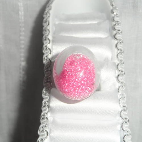 Bague réglable en verre avec micro-billes rose clair 