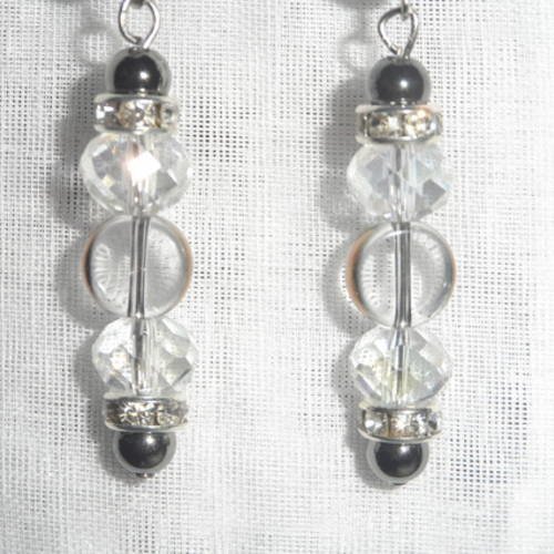 Boucles d'oreilles " transparences" avec perles de verre plates et autres perles 