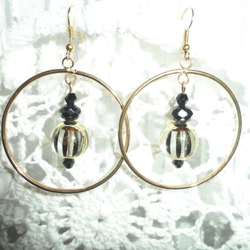 Boucles d'oreilles "les précieuses " avec perles style lampions dorés et perles en verre noires 