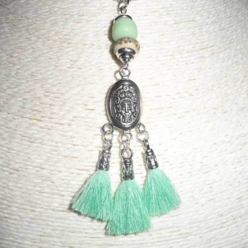 Collier / sautoir " lima " pendentif inca maya métal argenté, pompons vert d'eau et perles en verre artisanales 