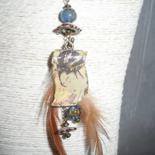 Collier / sautoir " kim " geisha en laiton , plumes et perles de verre filées au chalumeau 