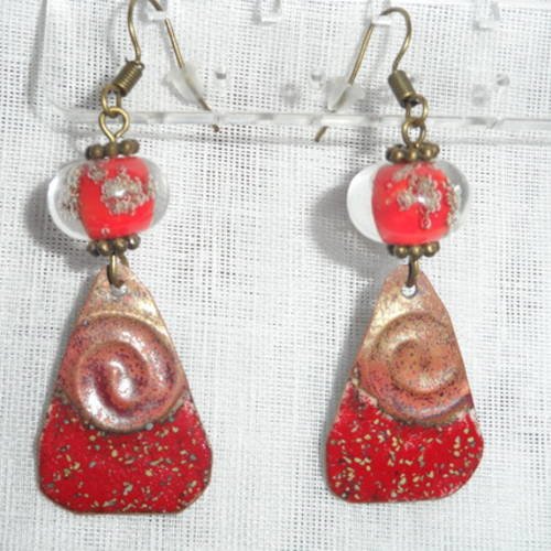 Boucles d'oreilles " sibylle " en cuivre émaillé et perles en verre filé rouge 