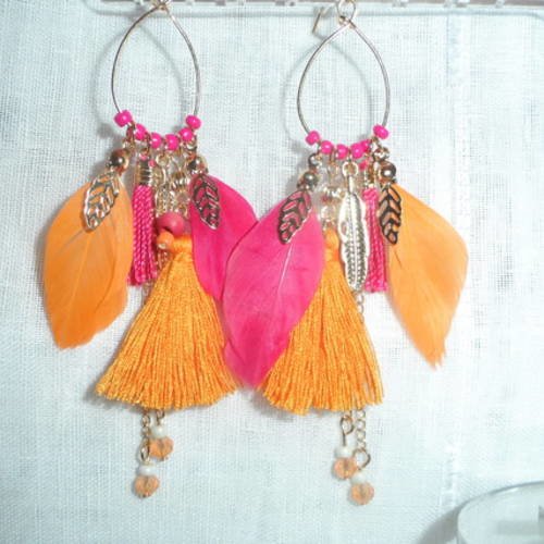 Boucles d'oreilles " printemps " perles et plumes orange et fuchsia 