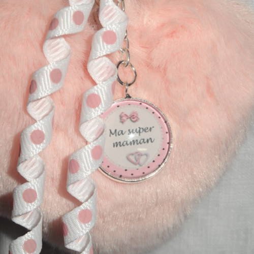 Porte clés / bijou de sacs coeur en fourrure rose clair, cabochon " ma super maman  " et rubans blancs à pois roses 