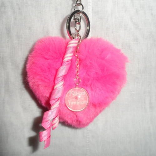 Porte clés / bijou de sacs coeur en fourrure rose fuchsia , cabochon "  maman bonheur  " et rubans" tortillons "fuchsia et blancs 