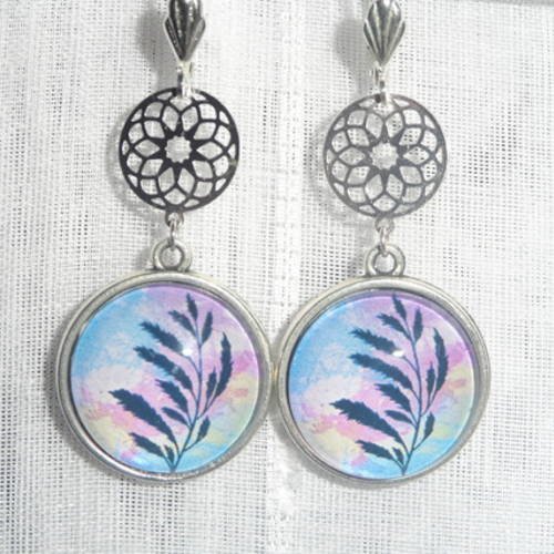 Boucles d'oreilles " brise d'été " cabochons en verre branche avec feuilles sur fond rose et bleu, pendants, perles 