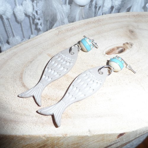 Boucles d'oreilles " fonds marins  " poissons en céramique et perles au chalumeau turquoise / écrues