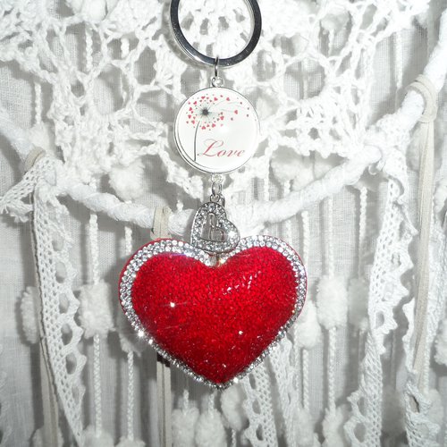 Porte-clés / bijou de sacs cabochon "  love  " avec coeur argenté et strass et gros coeur rouge brillant