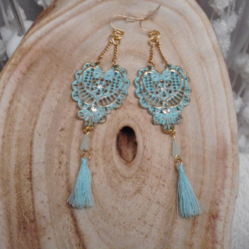 Boucles d'oreilles " hammam  " métal doré avec patine turquoise clair , perles et pompons menthe