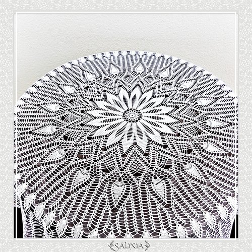 Nappe dentelle au crochet coloris blanc lumière 95 cm.