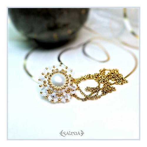 Collier pendentif floral "louisa" ivoire nacré chaine acier inoxydable doré (#c67)
