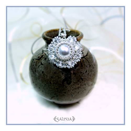 Collier pendentif floral "louisa" gris perle chaine acier inoxydable (#c69)