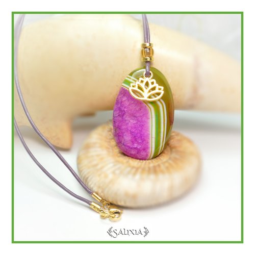 Pièce unique - collier pendentif en pierre fine d'agate striée breloque fleur de lotus (#c103)