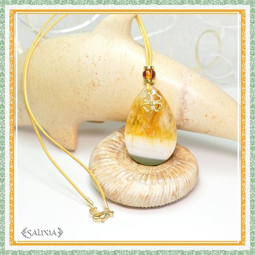 Pièce unique - collier pendentif pierre fine d'agate striée breloque trèfle porte bonheur cordon cuir jaune safran (#c104)