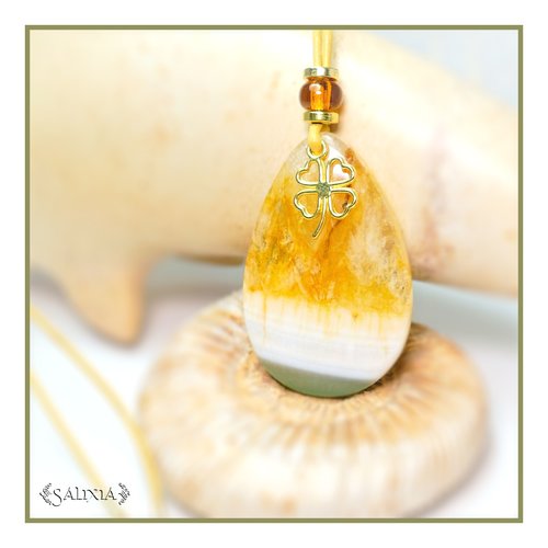 Pièce unique - collier pendentif pierre fine d'agate striée breloque trèfle porte bonheur cordon cuir jaune safran (#c104)