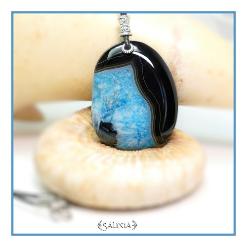 Pièce unique - collier pendentif pierre fine d'agate striée inclusion de quartz bleu cordon cuir noir (#c105)