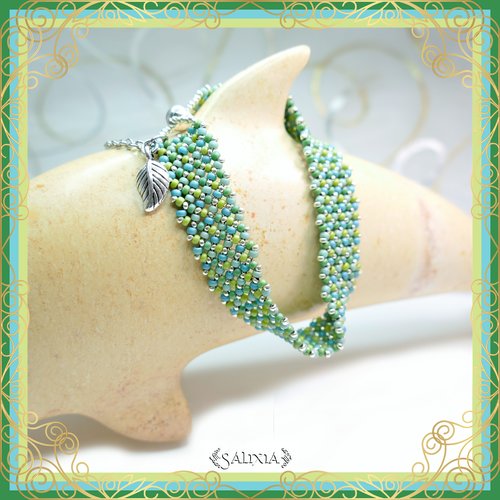 Bracelet "inaya" celadon tissé à l'aiguille avec des perles en verre japonaises (#bc114 p139)