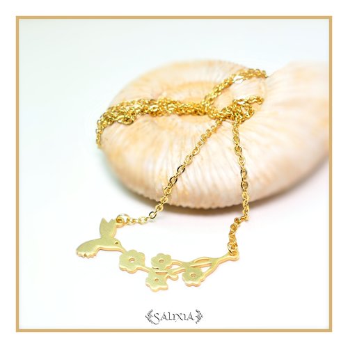 Collier pendentif colibri butinant des fleurs en acier inoxydable doré (#c128)