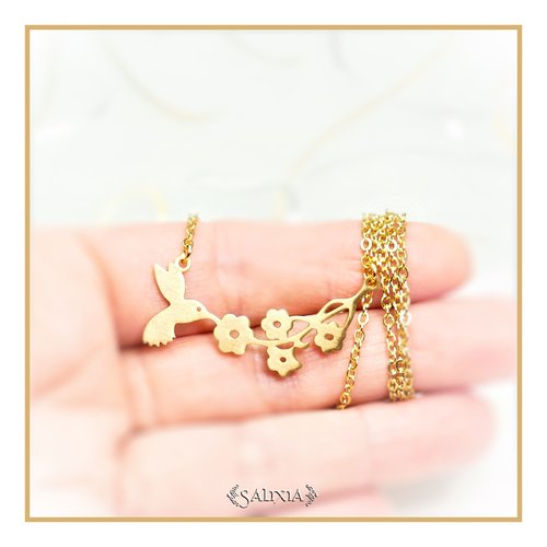 Collier pendentif colibri butinant des fleurs en acier inoxydable doré (#c128)