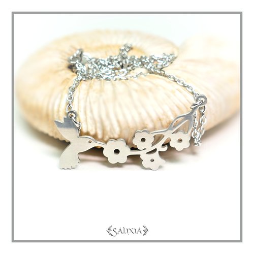 Collier pendentif colibri butinant des fleurs en acier inoxydable (#c129)