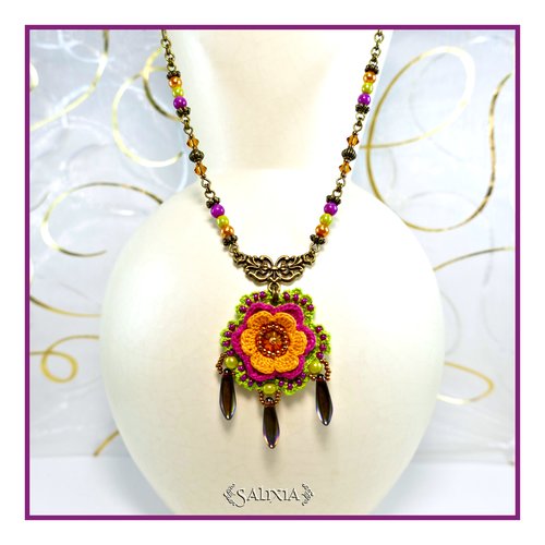 Collier fleur au crochet d'art cristal jade perles de bohème (#c156)