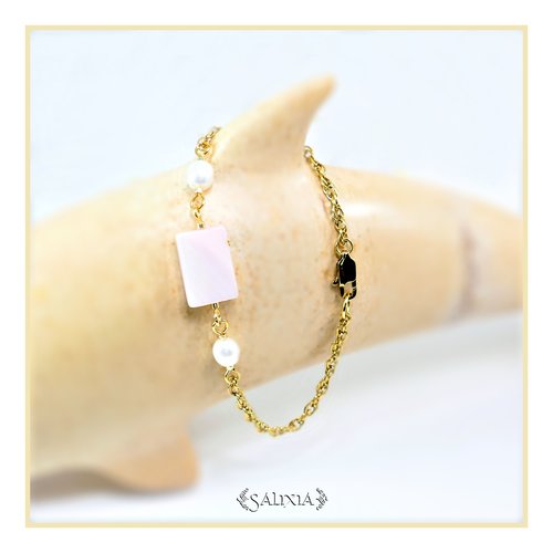 Bracelet tina rectangle en nacre naturelle rose poudré pastel, perles de culture d'eau douce ivoire, acier inoxydable doré (#bc168)