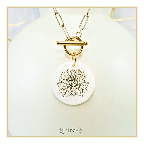 Collier tina pendentif en nacre naturelle orné d'une fleur de lotus toggle et chaine acier inoxydable doré (#c183)