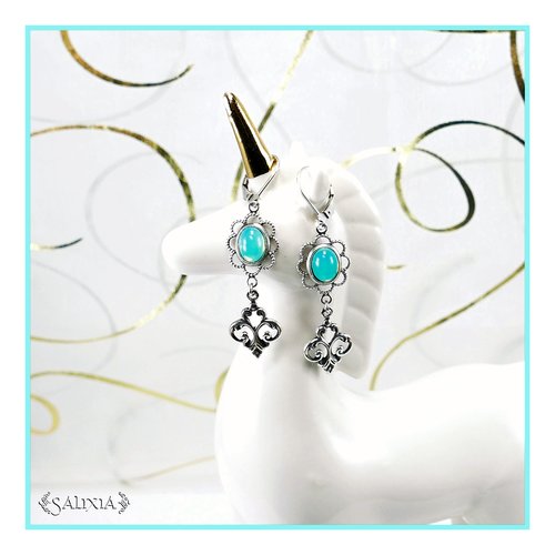 Pièce unique - boucles d'oreilles cabochons vert opale breloques fleur de lys laiton plaqué argent dormeuses ou crochets au choix (#bo601)