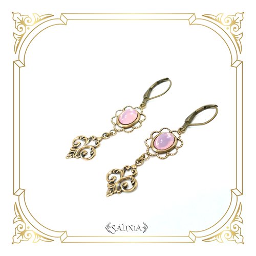 Boucles d'oreilles cabochons rose opale breloques fleur de lys laiton doré patiné antique très haute qualité (#bo602)