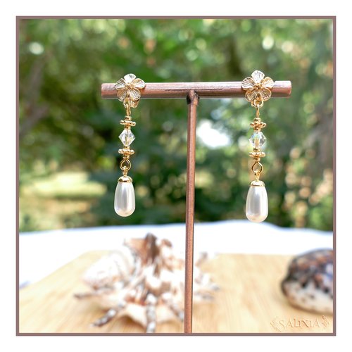 Boucles d'oreilles ella gouttes nacrées blanches et perles aurore boréale en cristal puces fleurs en laiton doré à l'or fin (#bo630)