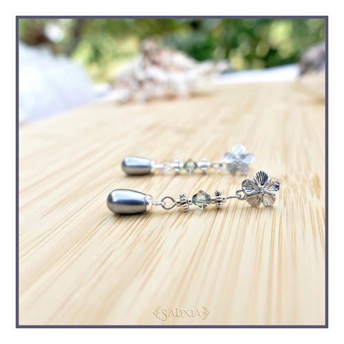 Boucles d'oreilles ella gouttes nacrées gris acier et perles en cristal très irisées puces fleurs en laiton rhodié (#bo633)