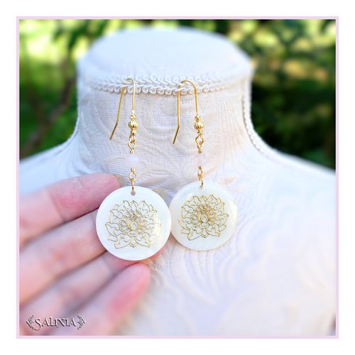 Boucles d'oreilles pendentifs en nacre fleur de lotus doré quartz rose crochets en laiton doré à l'or fin (#bo662)
