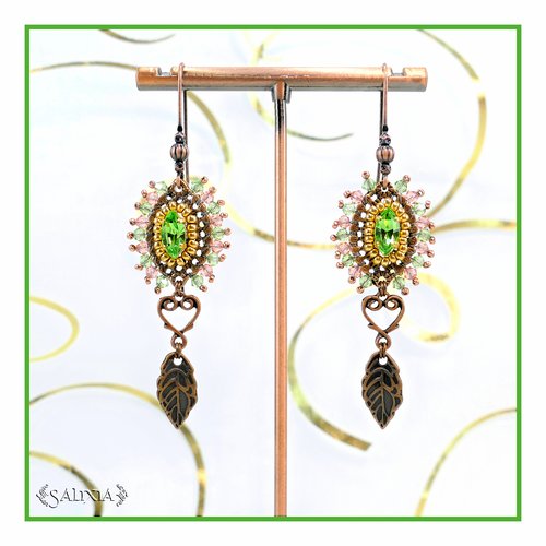 Boucles d'oreilles bohème, vintage, cristal vert péridot et rose très clair, crochets cuivre (#bo690)