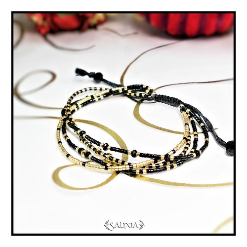 Bracelet 4 rangs lorenza perles plaquées or 24 carats, rocailles noires et dorées, fermoir lien coulissant macramé (#bc277)