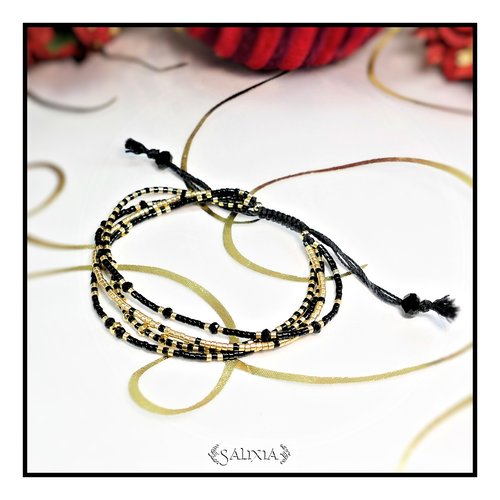 Bracelet 4 rangs lorenza perles plaquées or 24 carats, rocailles noires et dorées, fermoir lien coulissant macramé (#bc277)