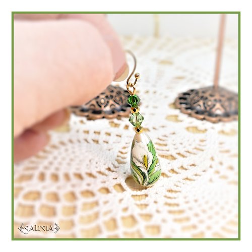 Boucles d'oreilles les florales : l'arum blanc, gouttes japonaises tensha, cristal, acier inoxydable doré (#bo738)