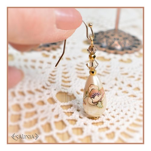 Boucles d'oreilles les florales : la pivoine beige rosé, gouttes japonaises tensha, cristal, acier inoxydable doré (#bo739)