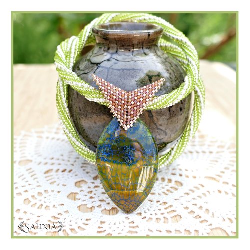 Piéce unique - collier torsadé tissé à l'aiguille perles japonaises chartreuse agate veine de dragon fermoir acier inoxydable (#c270)