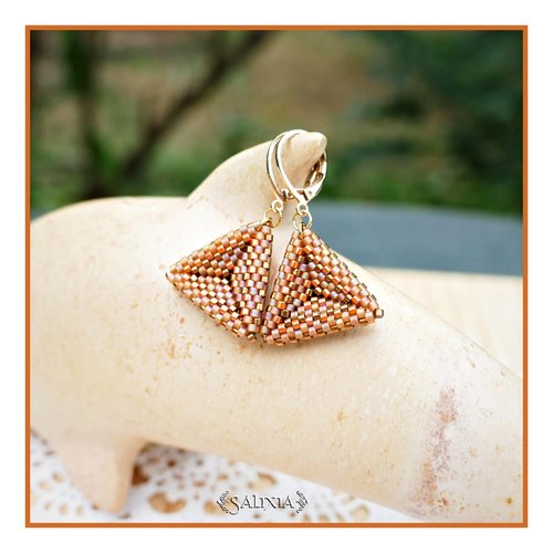 Boucles d'oreilles triangle 3d "talitha" tissées à l'aiguille dormeuses ou crochets au choix (#bo800 p239) vidéo hd dans détails !